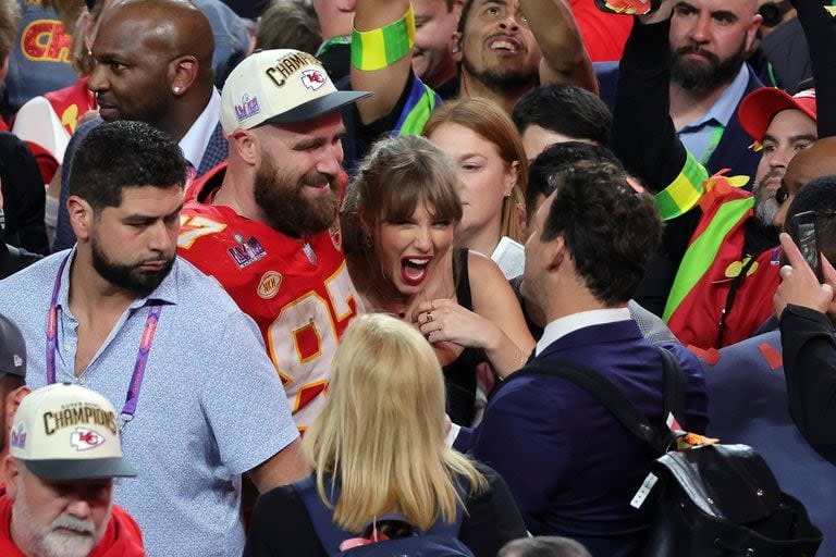 Swift se mostró muy feliz junto a su novio, Travis Kelce
