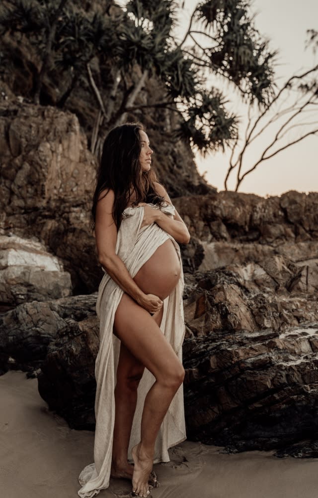 19 Stunning Maternity Photos That Capture the Beauty, Excitement, & Power  of Pregnancy