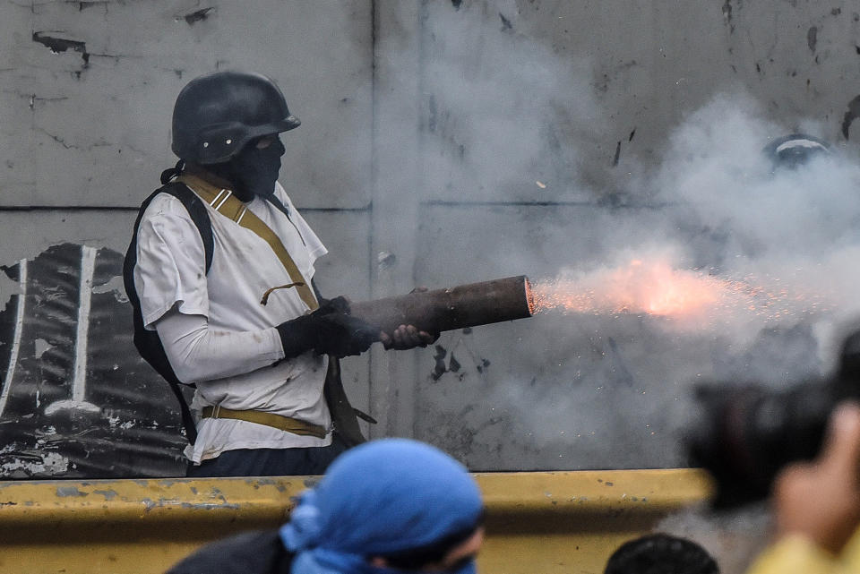 <p>A protester shoots a firework from a pipe at the national guard members during clashes in Caracas, Venezuela on July 28, 2017. (Photo: Carlos Becerra/Anadolu Agency/Getty Images) </p>