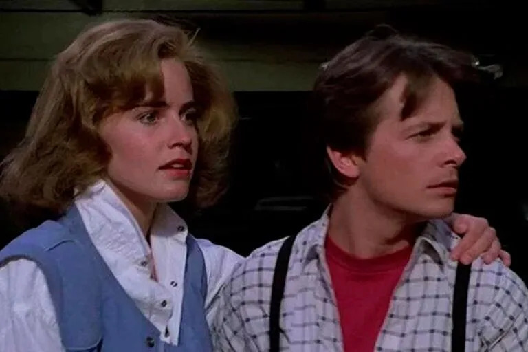 Elisabeth Shue, la novia de Daniel LaRusso y Marty McFly en Karate Kid y Volver al Futuro - Créditos: @Archivo