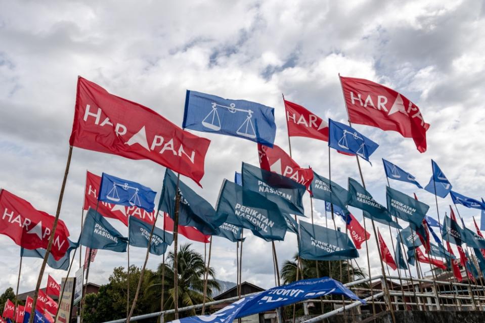 Will the double-trouble of Pakatan Harapan and Barisan Nasional crush the aspirations of Perikatan Nasional, or other twists wait? — Picture by Firdaus Latif