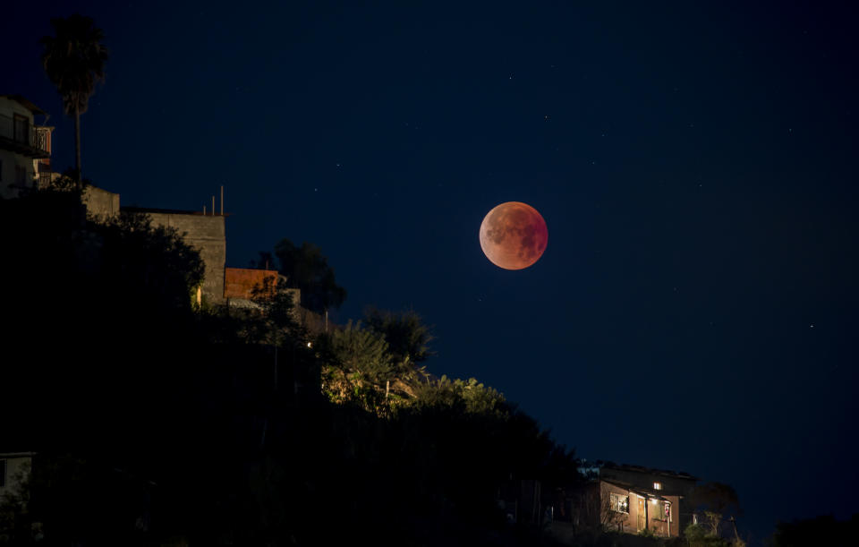 FOTOS: Así se vio la superluna "azul de sangre" en Tijuana