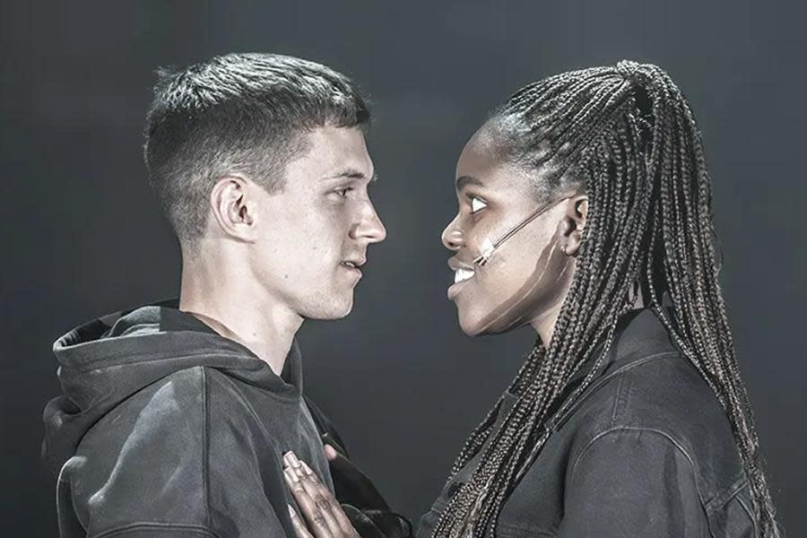 ‘Romeo y Julieta’, con Tom Holland y Francesca Amewudah-Rivers, recibe impactante ovación