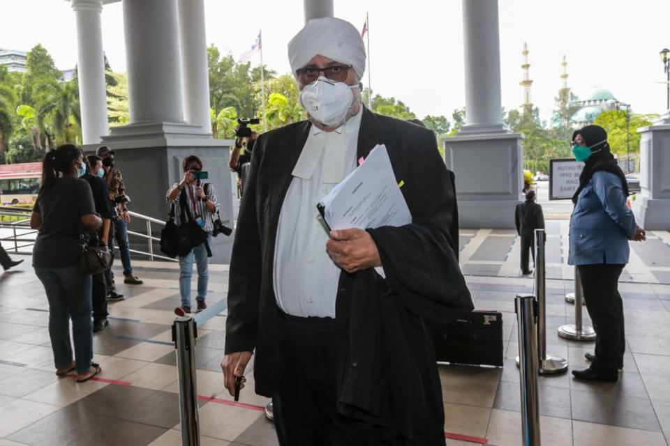 Lawyer Datuk Jagjit Singh arrives at the Kuala Lumpur High Court October 21, 2021. — Picture by Shafwan Zaidon