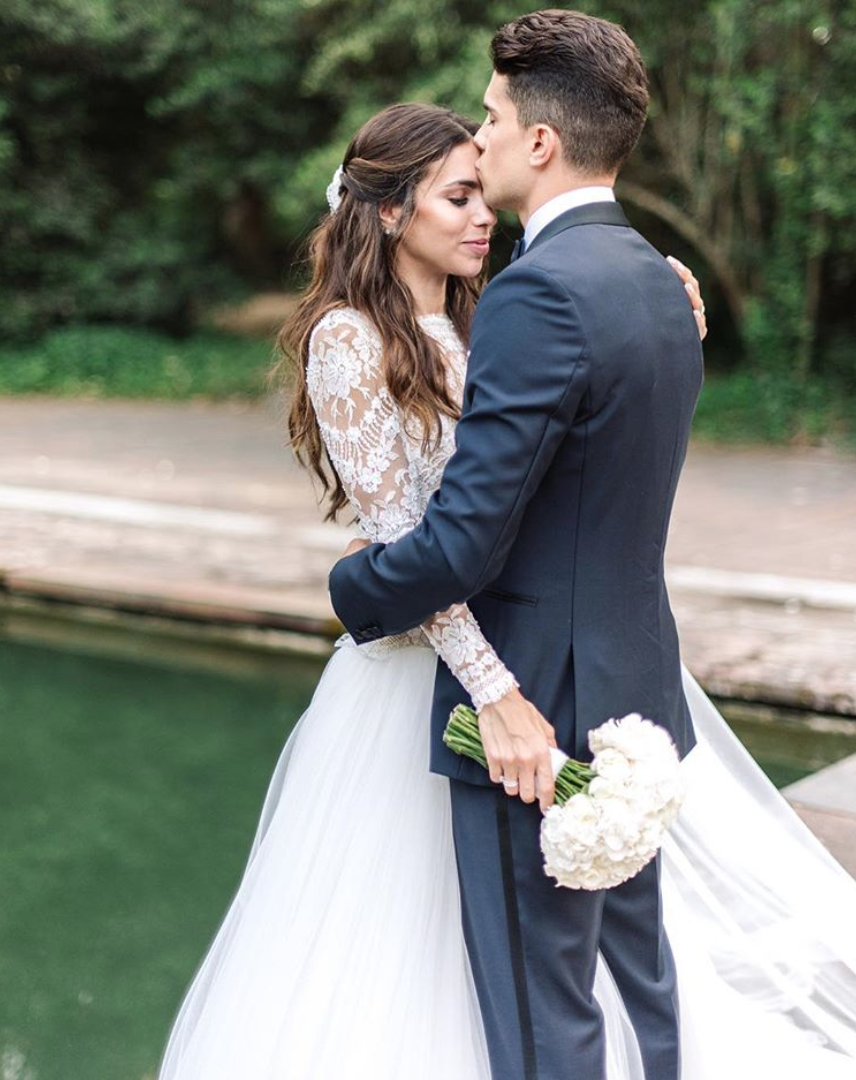 Marc Bartra y Melissa Jiménez