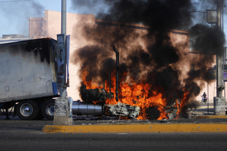 A truck burns on a street in Culiacan, Sinaloa state, Thursday Jan. 5, 2023. Mexican security forces captured Ovidio Guzmán, an alleged drug trafficker wanted by the United States and one of the sons of former Sinaloa cartel boss Joaquín “El Chapo” Guzmán, in a pre-dawn operation Thursday that set off gunfights and roadblocks across the western state’s capital. (AP Photo/Martin Urista)