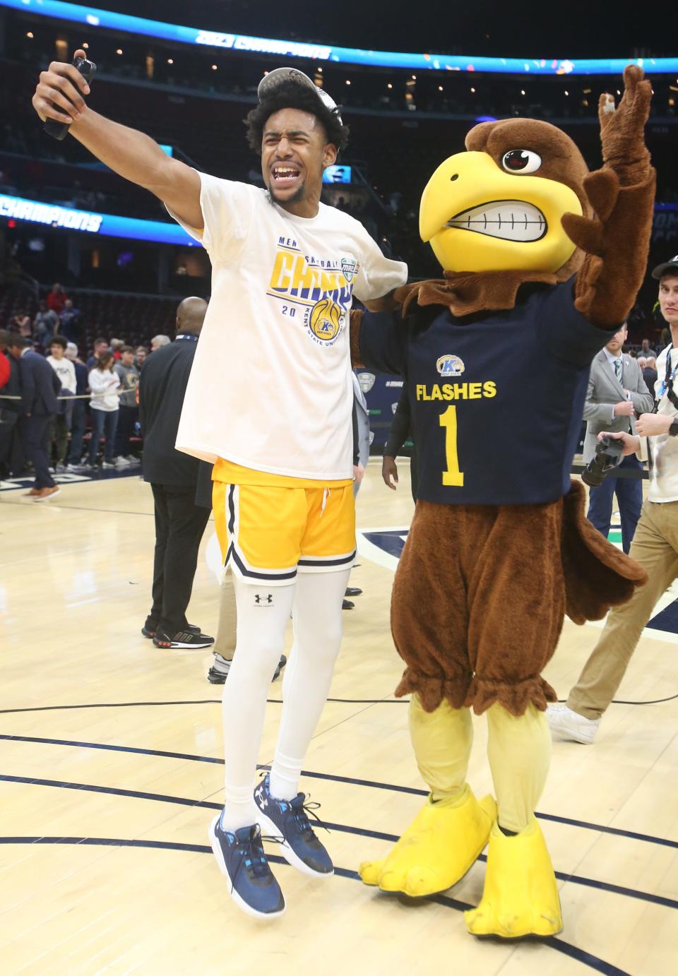 Kent State's VonCameron Davis celebrates the Golden Flashes' win over Toledo with mascot Flash after the MAC championship game Saturday, March 11, 2023 in Cleveland.