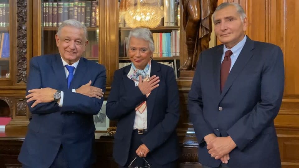 Olga Sánchez Cordero deja Segob; llega el gobernador de Tabasco, Adán Augusto López