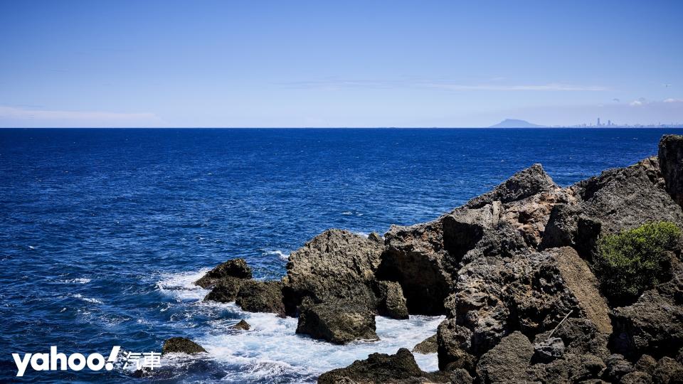 旭日亭、落日亭等處擁有絕佳珊瑚礁海岸風景。