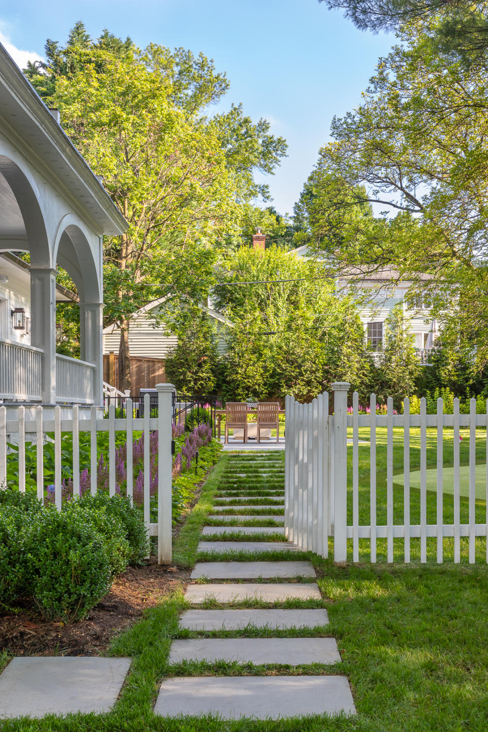 garden border and path by Joseph Richardson of Richardson & Associates Landscape Architecture