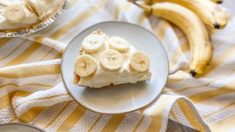 banana cream pie on plate