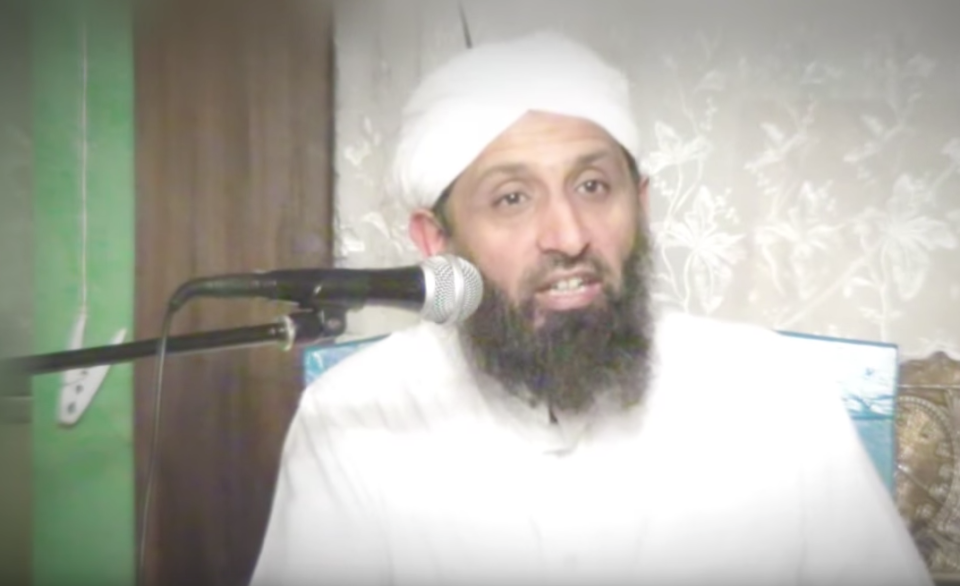 Imam Yunus Dudhwala said that no British mosques promote extremism or violence