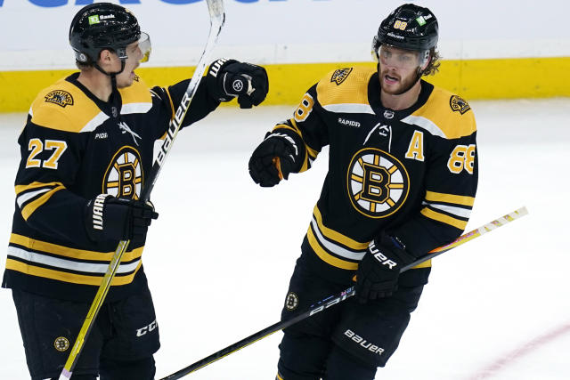 Seguin leads Bruins to shootout win