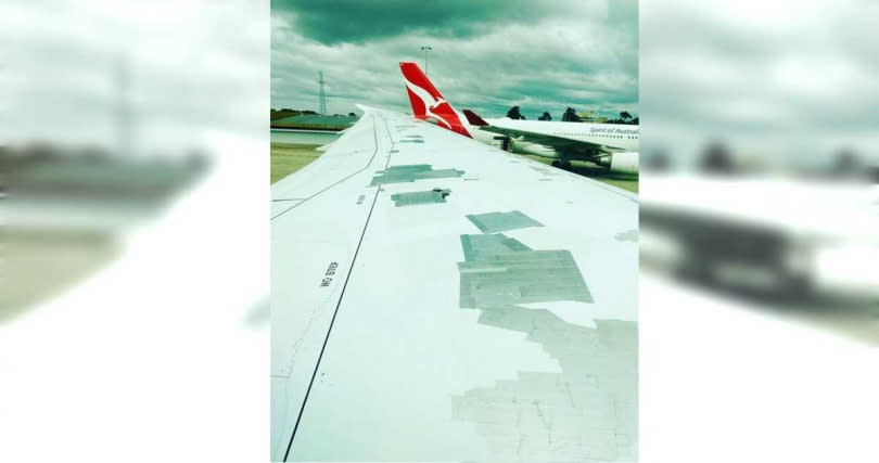 歌劇歌手韋克漢姆發布機翼上貼滿銀灰色膠帶照片。（圖／翻攝自推特）