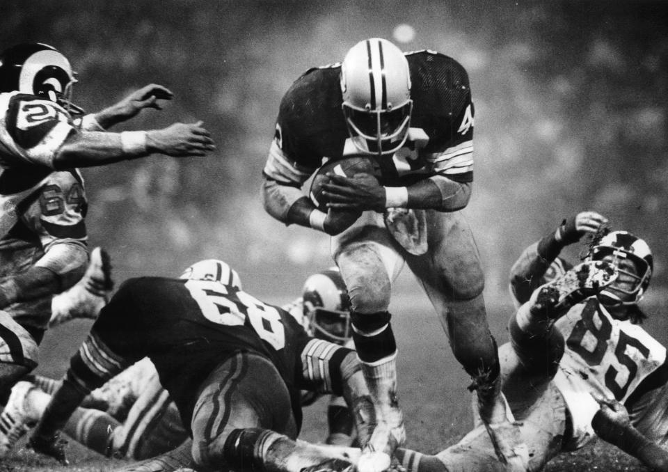 John Brockington of the Green Bay Packers scores during the fourth quarter against the Los Angeles Rams at Milwaukee County Stadium in October 1974.