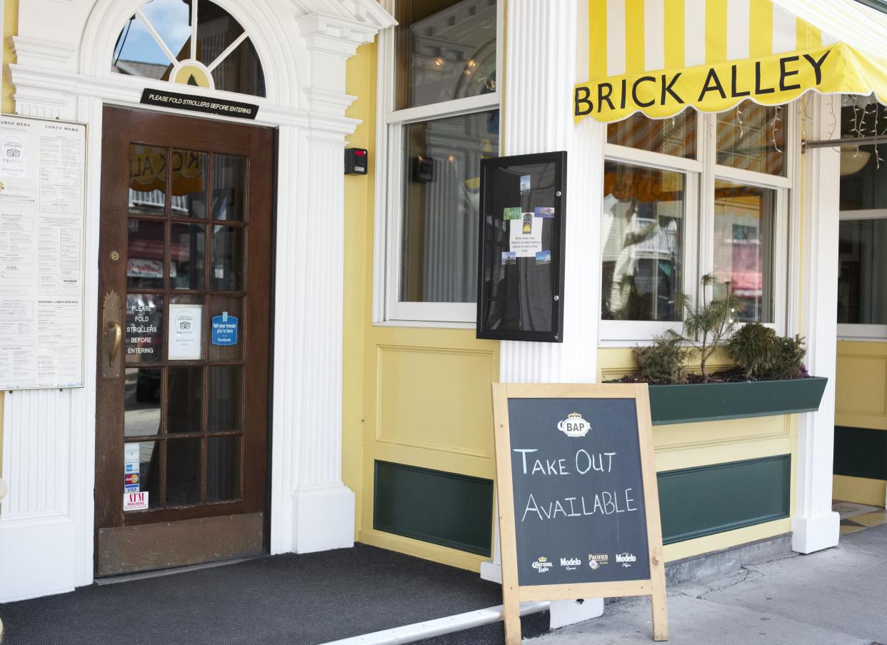 Brick Alley Pub on Thames Street in Newport.