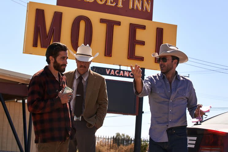 4100_D002_00341_v4 (l-r) Academy Award nominees Jake Gyllenhaal and Michael Shannon get direction between takes from Writer/director Tom Ford on the set of his romantic thriller NOCTURNAL ANIMALS, a Focus Features release. Credit: Merrick Morton/Focus Features