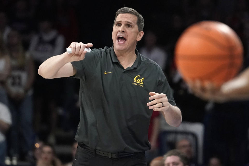 California head coach Mark Madsen calls a play against Arizona during the first half of an NCAA college basketball game Thursday, Feb. 1, 2024, in Tucson, Ariz. (AP Photo/Darryl Webb)