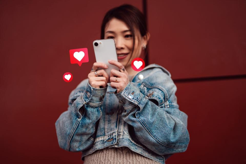 Mit ein paar kleinen Änderungen könnt ihr euer Dating-App-Profil enorm aufpeppen, sagen Experten. - Copyright: Oscar Wong/Getty Images