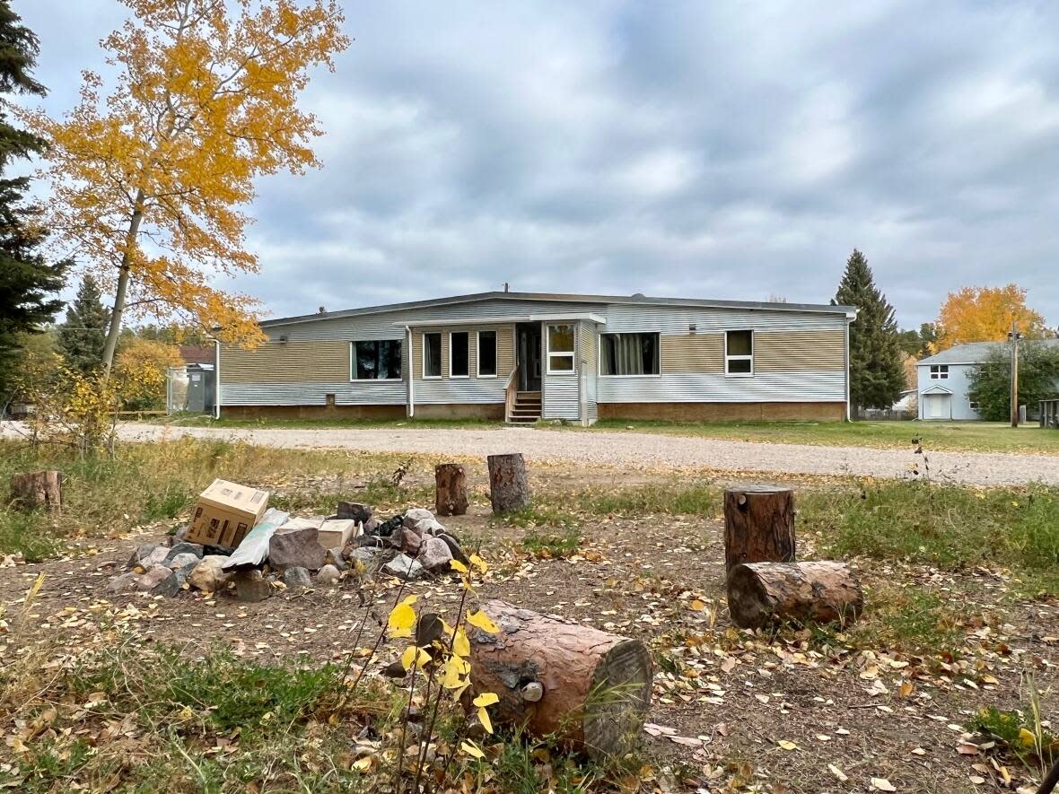 The Trailcross Treatment Centre, a youth facility based in Fort Smith, N.W.T.  (Carla Ulrich/CBC - image credit)