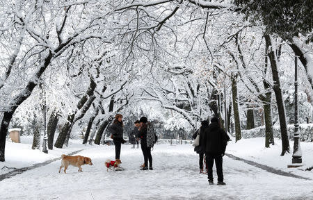 People walk at Villa Borghese during a heavy snowfall in Rome, Italy February 26, 2018. REUTERS/Remo Casilli