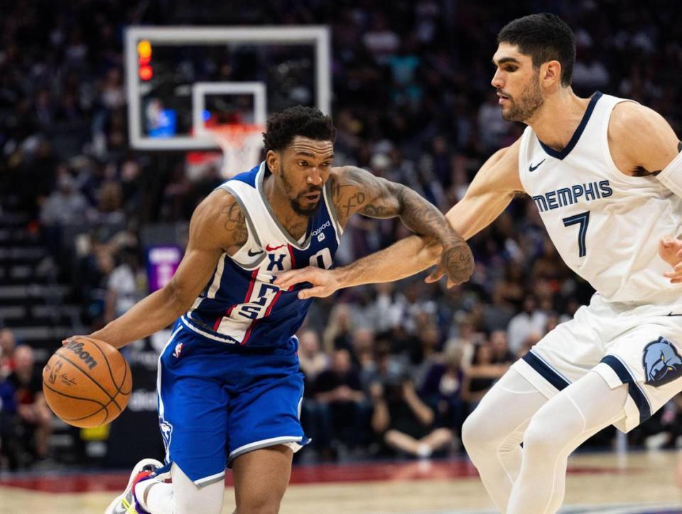 Sacramento Kings guard Malik Monk (0) drives to the basket against Memphis Grizzlies forward Santi Aldama (7) during an NBA game on Monday, March 18, 2024, at Golden 1 Center.