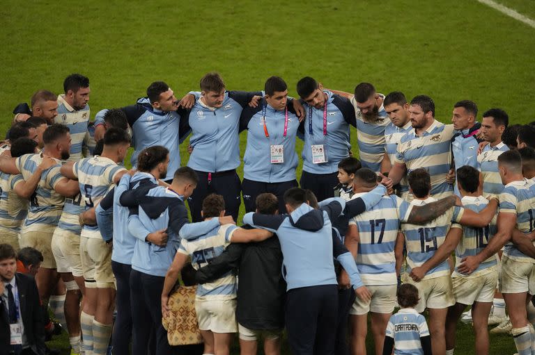 Habla al resto del plantel Julián Montoya, el capitán; las sensaciones por el contundente derrota a manos de All Blacks se suavizarán con los días y los Pumas se enfocarán en conseguir el tercer puesto del Mundial de Francia.