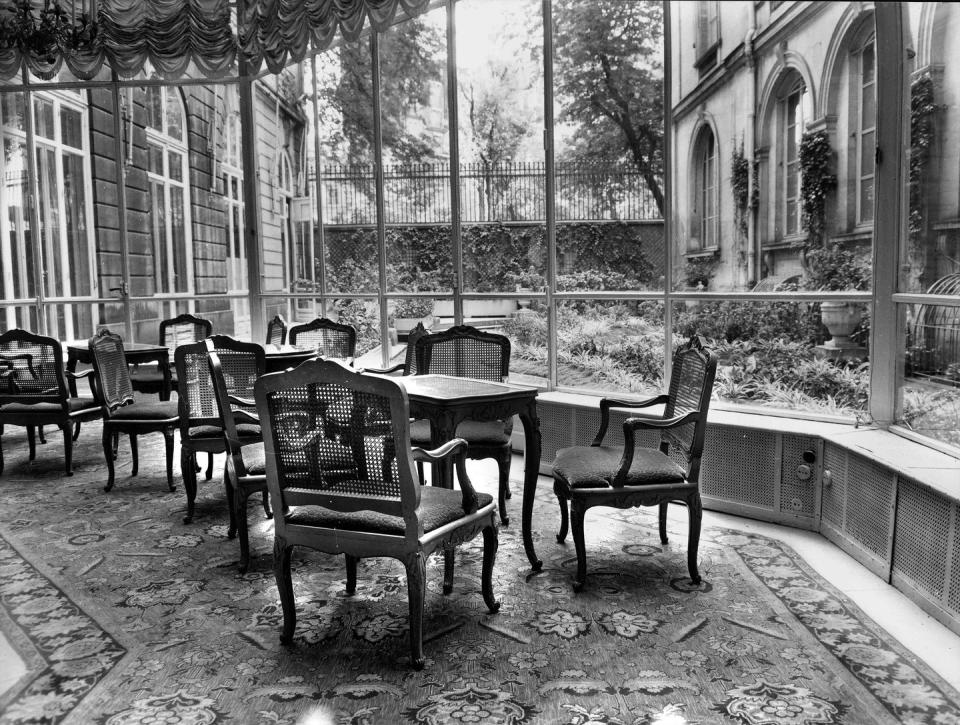 The hotel's lounge in 1957