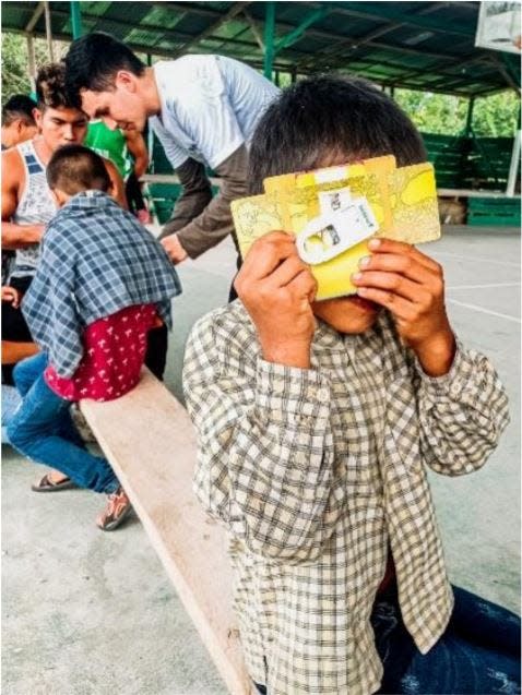 Students at the U.E.I. Rogers Mc. Cully and U.E.I.B. Gabriel López schools in Arajuno, Ecuador, and CECIB Río Aguarico in Shiwakucha, Ecuador recently received more than 20 foldscopes from the Southborough Rotary Club.