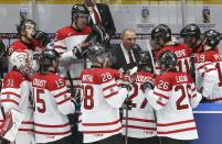 Canada's head coach Brent Sutter directs his team in the last minutes of play against Russia in the third period of their IIHF World Junior Championship bronze medal ice hockey game in Malmo, Sweden, January 5, 2014. REUTERS/Alexander Demianchuk (SWEDEN - Tags: SPORT ICE HOCKEY)