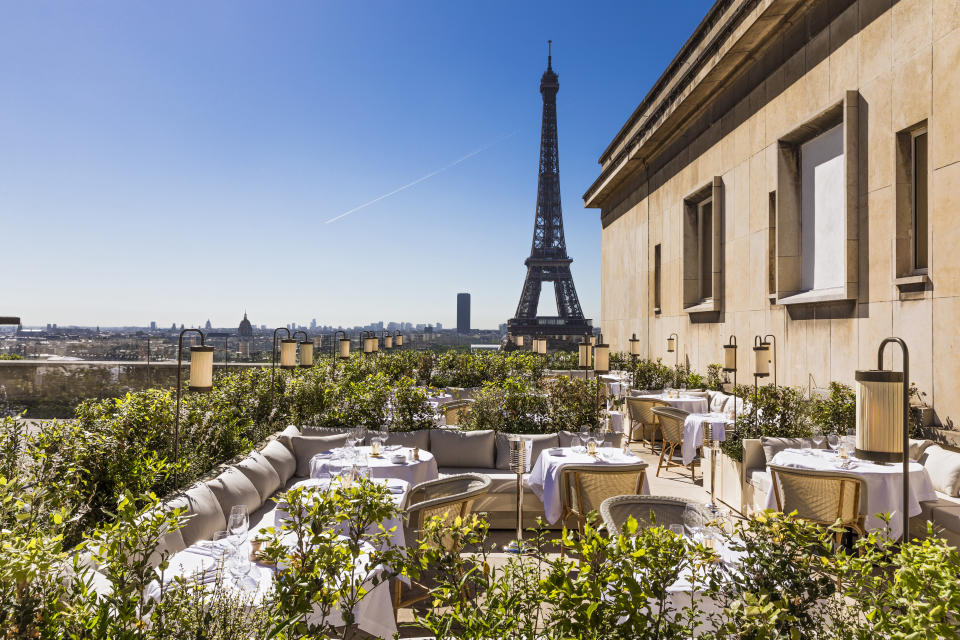 From La Suite Girafe, you can have a tête-à-tête with the Eiffel Tower.