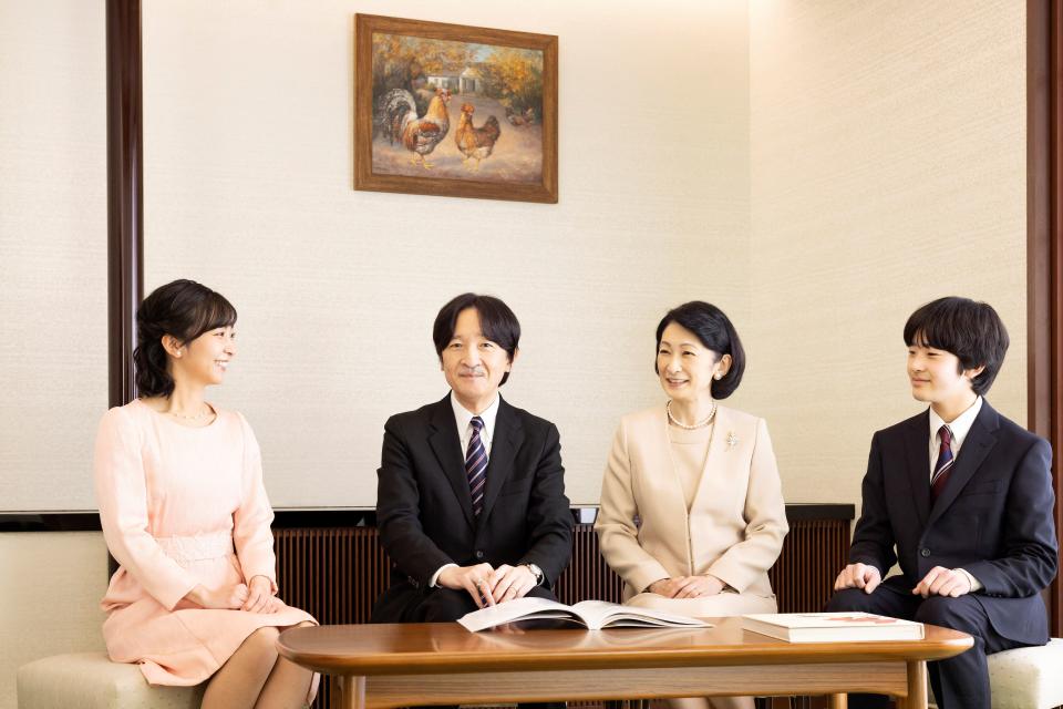 日媒指出，佳子公主（左）因姊姊真子婚事問題，與父母產生嫌隙。（翻攝自宮內廳網站）
