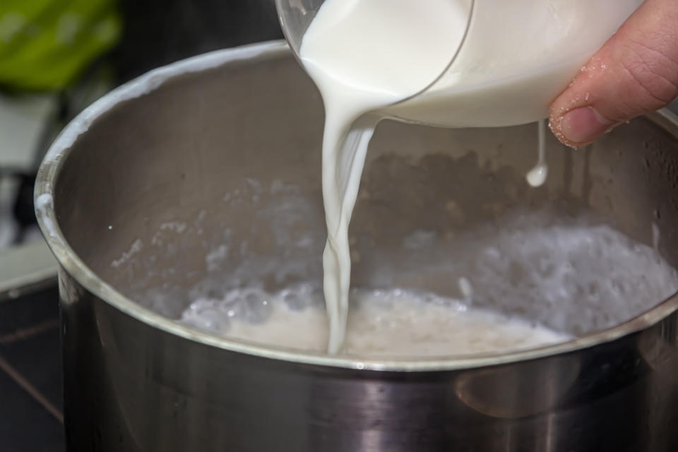 Los chongos zamoranos son un postre que se hace con leche cuajada