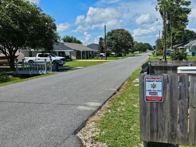 A Thibodaux couple faces state ethics laws charges for allegedly billing Lafourche Parish Sewerage District #7 Board nearly $10,000 for lawn mowing that they approved themselves.