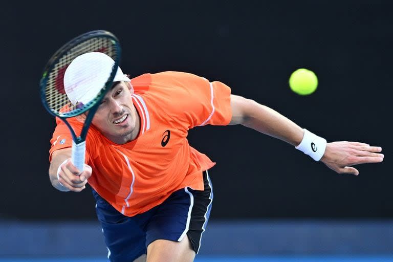 Alex De Minaur of Australia en acción en la victoria sobre Carlos Alcaraz 
 (AAP Image/Joel Carrett) NO ARCHIVING