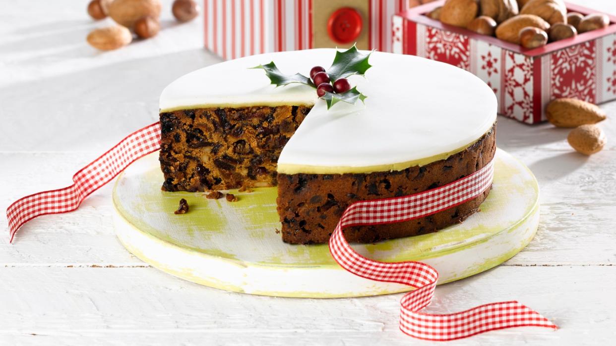  Christmas cake  . 