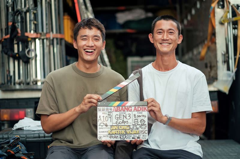 陳澤耀（左）和吳慷仁在《富都青年》飾演孤兒 。（圖／摩爾娛樂 / 新世紀南向開發有限公司提供）