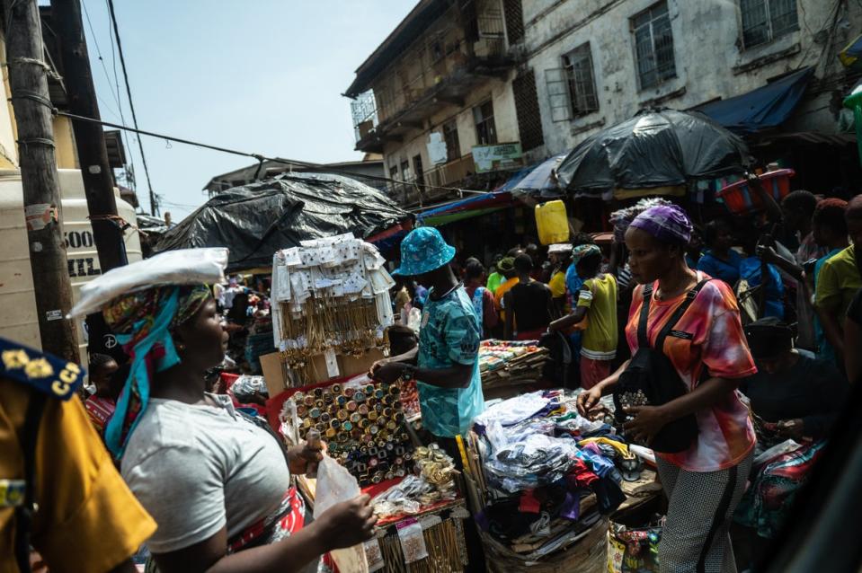 The buzz of the market in Freetown (Mark Stratton)