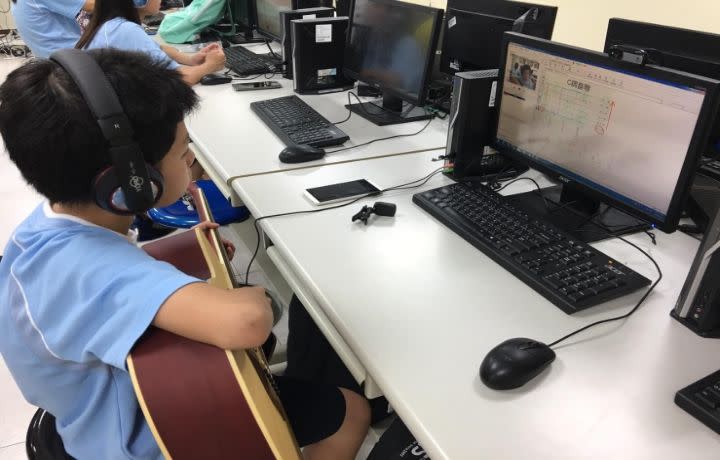中華大學協助偏鄉孩童教育不遺餘力，執行教育部的「數位學伴計畫」至今已14年不間斷。數位學伴計畫會安排大、小學伴相見歡實體活動。(圖由中華大學提供)