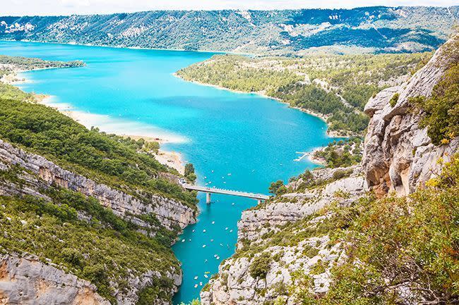 Le lac de Sainte-Croix dans les gorges du Verdon.