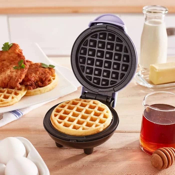 Mini waffle maker in lilac