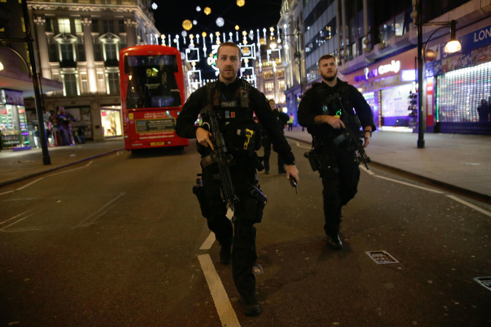 <p>Armed policemen walk down Oxford Street in central London on Nov. 24, 2017, as police responded to an incident. (Photo: Daniel Leal-Olivas/AFP/Getty Images) </p>