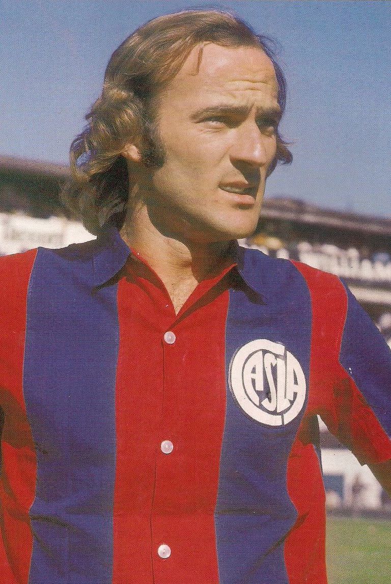 Una clásica postal de la década del 70 con la casaca de San Lorenzo. Es el 5° goleador histórico