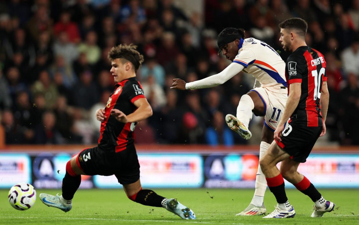 Noni Madueke's shot deflects behind for a corner.