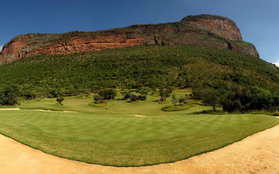 ENTABENI, SOUTH AFRICA - JANUARY 06:  (EDITORS NOTE, THIS IMAGE IS A DIGITAL PANORAMIC COMPOSITE) A 180 degree view of the Extreme 19th hole, Par 3 631m long, where the tee is at the top of Hanglip mountain and the green is the shape of Africa at the Lege