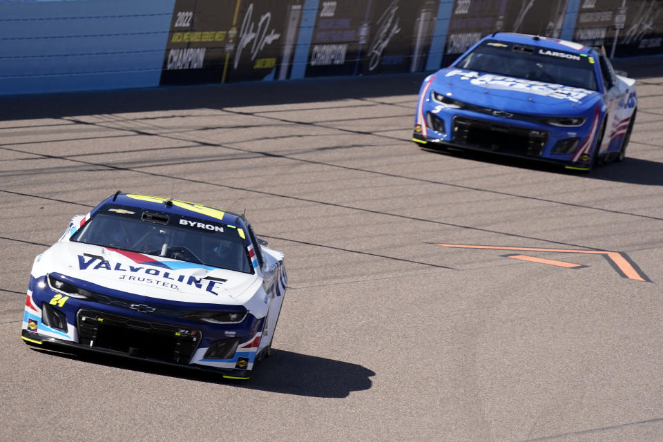 William Byron, left, leads Kyle Larson early during the NASCAR Cup Series auto race at Phoenix Raceway, Sunday, March 12, 2023, in Avondale, Ariz. (AP Photo/Darryl Webb)