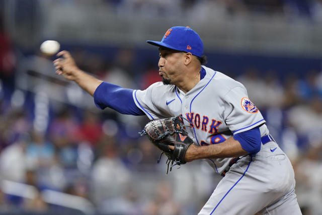 Mets blare trumpets for Edwin Diaz's entrance down four runs, baseball fans  scratch their heads