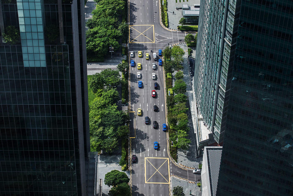 Traffic jams pass in front of a commercial building in Singapore on Friday, May 20, 2016. City Developments, Singapore's second-largest developer, may look to buy office space this year as rising interest rates make such assets cheaper around the world.Photographer: Nikki Lo/Bloomberg