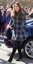 <p>Kate Middleton besuchte im April 2013 Schottland und wählte für diesen Anlass einen karierten Mantel von Moloh. <em>[Bild: Getty]</em> </p>