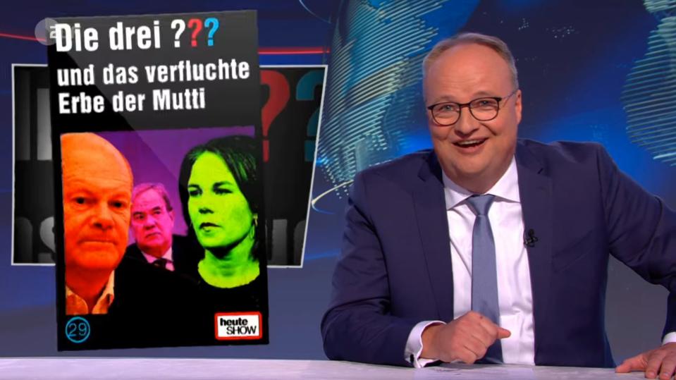 "... das verfluchte Erbe der Mutti": Oliver Welke widmete sich natürlich auch wieder der Frage, wer wohl Nachfolger oder Nachfolgerin von Bundeskanzlerin Angela Merkel wird. (Bild: ZDF)